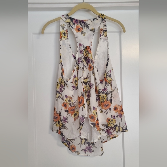 3/$20  Ambiance sleeveless top - Picture 2 of 2
